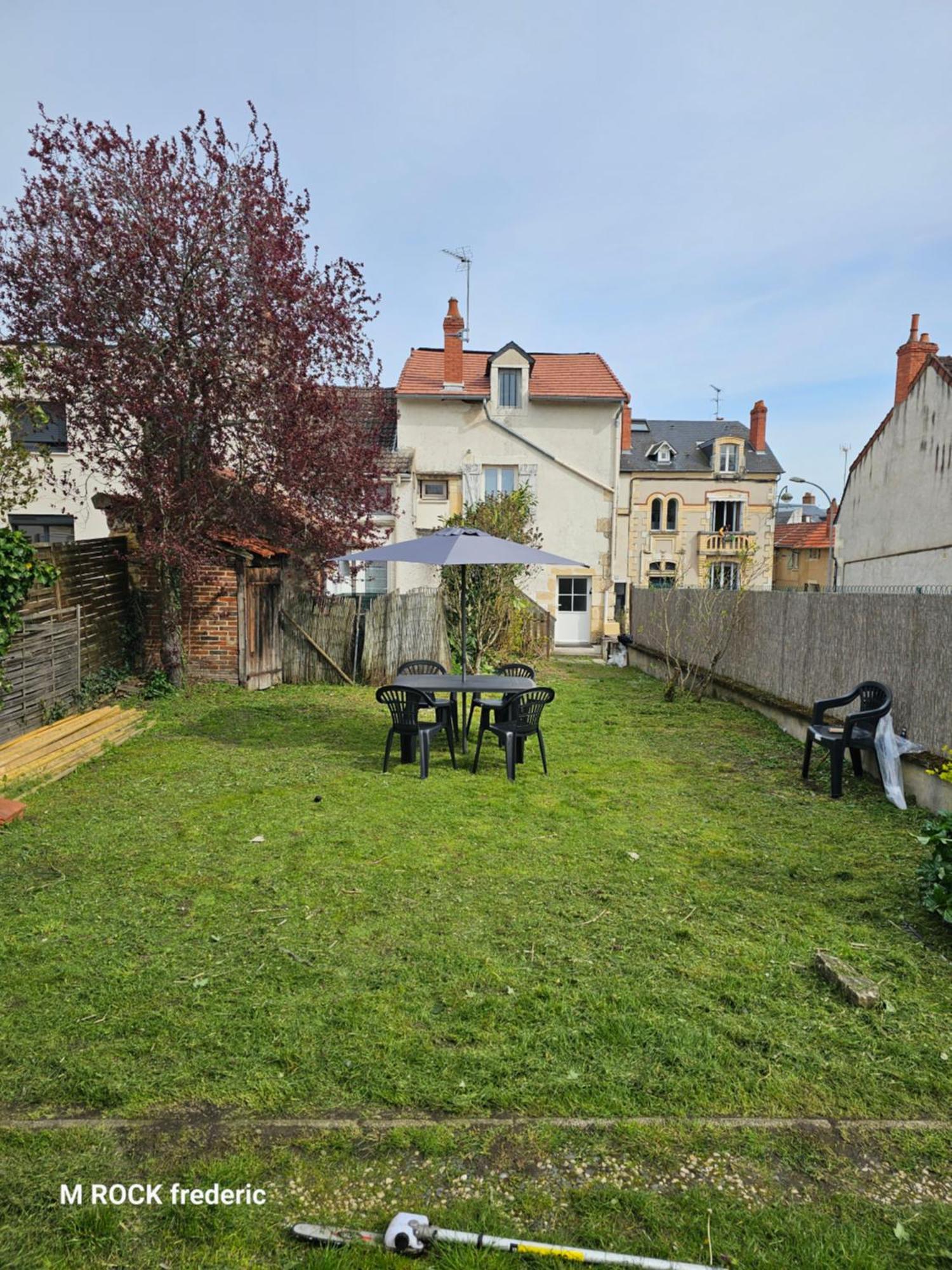 Maison De Ville Avec Jardin Privatif เนอแวร์ ภายนอก รูปภาพ